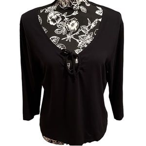 Gap XL black top 3/4 sleeve plunging neckline with optional ties has stretch